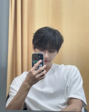 Jun Instagram - 오늘은 펌한다～🎤🎵