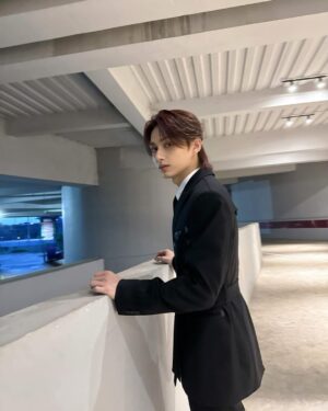 Jun Instagram - 좀이따 무대에서 봐요～ 👀