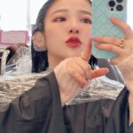 Jun Amaki Instagram - new hair🥰 ブルーブラック トリートメント してもらいましたっ✂︎ カリスマ美容師 @riholog1001 💗 りほちゃんいつもありがと🖤🩷