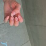 Jun Amaki Instagram - new nail🤍:) @wiznail_0502 ドラマの繋がりで二回連組同じネイルだったので、 久しぶりにキラキラさせてもらいました🫶🏻 #nail #天木ネイル