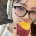 Jun Amaki Instagram - 2023年どんな一年でしたか？　 私はびっくりするくらいあっという間でした！ 特に下半期は駆け回ってました💨 映画、舞台3本、ドラマ、グラビア、バラエティ それに加え今年は台灣に向けてVtuberとしての デビューも果たせました。 ここまでに目まぐるしくあっという間な一年は 初めてだったかもしれません🩷🖤 ファンの皆さんに会える機会は少なかったので 2024年は沢山増やしたいなと思ってます！ プライベートはとにかく最高な友達に囲まれて 楽しい時間しかなかったです🫶🏻🌷 優しくて可愛くてサウナ好きで性格の良い友達が沢山 いてくれて心が満たされてました🍞🥐 2024年の抱負 もっとお芝居がしたい！ 最高なグラビアを撮る！ 面白い人間になりたい！ 過去一ボディを仕上げる！ 健康に生きる！ 中国語上達！ 車の免許冬中に！ Vtuber人気になりたい！ まだまだあるんだけど、、、 とりあえず必ず成し遂げる予定の目標です！ 貪欲にガツガツ仕事やっていく1年にしたい！ とはいえ、人の心は忘れずに、感謝の気持ちを忘れず 謙虚に頑張っていきたいと思います。 どうか、お力添えをよろしくお願いします❤️ 皆様にとっても過去一最高な年が訪れますように 良いお年をお迎えくださいませ。 大好き！いつもありがとうございます。 #天木じゅん