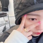 Jun Amaki Instagram - new hair✂︎🩷🖤　 @riholog1001 @log_omotesando 少し短めロングはなりました♪ レイヤー入れてもらい いつもより清楚な大人しめの髪型に💇🏻‍♀️ トリートメントでサラサラになった♥︎ りほちゃんいつもありがとう🫶🏻 #美容室 #log #天木ヘア