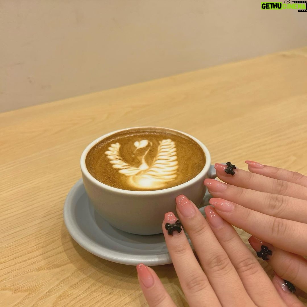 Jun Amaki Instagram - new nailπ€π @wiznail_0502 @ayaka_shinohara_wiz γγ³γ―γ«γͺγγ³γγγγγγγγγγγγγγγ€γ«γ§γγγγ‘γ«π€π€π€γ #nail #newnail #ribbon #倩ζ¨γγ€γ«