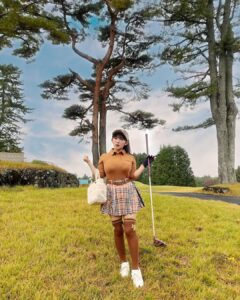 Jun Amaki Instagram - ⛳️👚👟 ゴルフウェア @mirror9golf 🩷 #天木ゴルフ #golf #ゴルフ #ゴルフウェア #曇ってたから空加工しました