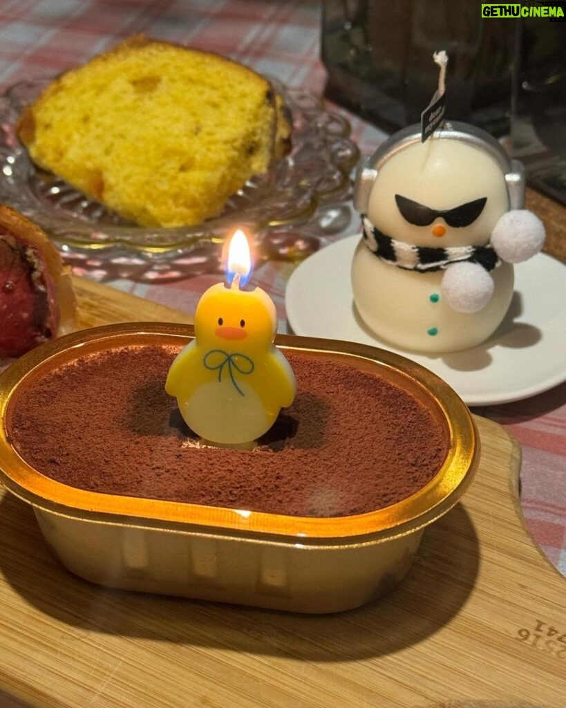 Jung Chae-yeon Instagram - 눈이 펑펑 내린 올해 크리스마스🎄 크리스마스엔 집에서 맛있는 음식 잔뜩해먹기.