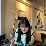 Jung Chae-yeon Instagram - 엄마와 데이트💛