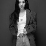 Jung Chae-yeon Instagram - 🖤