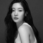 Jung Chae-yeon Instagram - 🖤