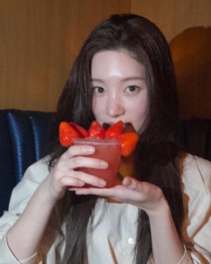 Jung Chae-yeon Instagram - 🍓🍓🍓🍓🍓