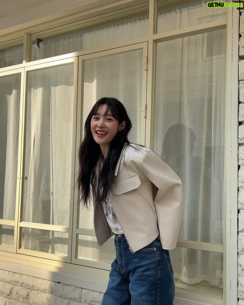 Jung Chae-yeon Instagram - ☀️