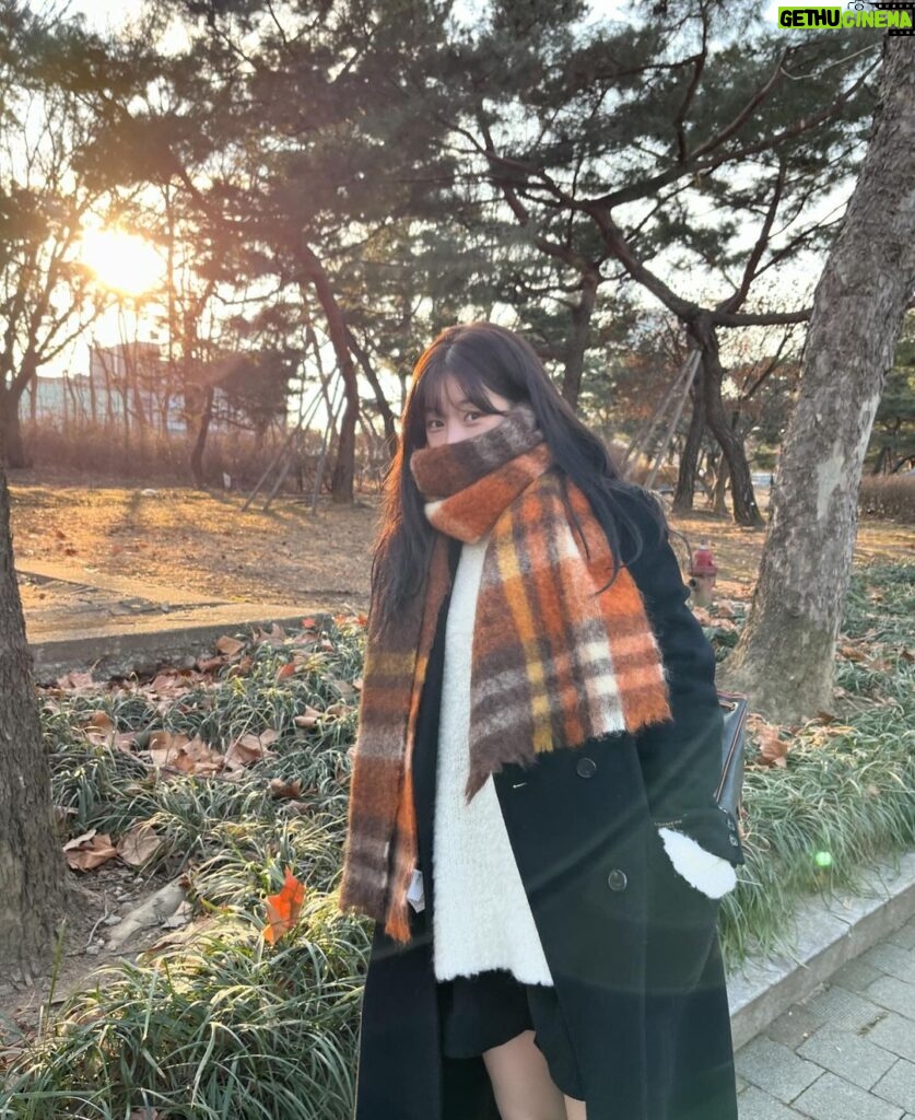 Jung Chae-yeon Instagram - 늦은 2024✋🏻 모두 새해 복 많이 받으세요 건강하고 즐겁고 따스하고 행복하게 2024🔥
