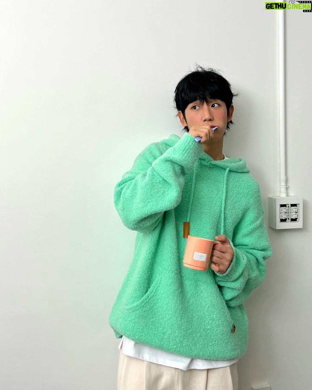 Jung Hae-in - 1.3 Million Likes - 행복한 추석 보내세요 🙂