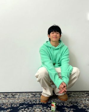 Jung Hae-in Instagram - 행복한 추석 보내세요 🙂