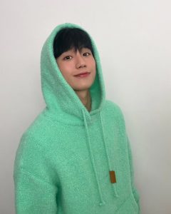 Jung Hae-in Instagram - 행복한 추석 보내세요 🙂