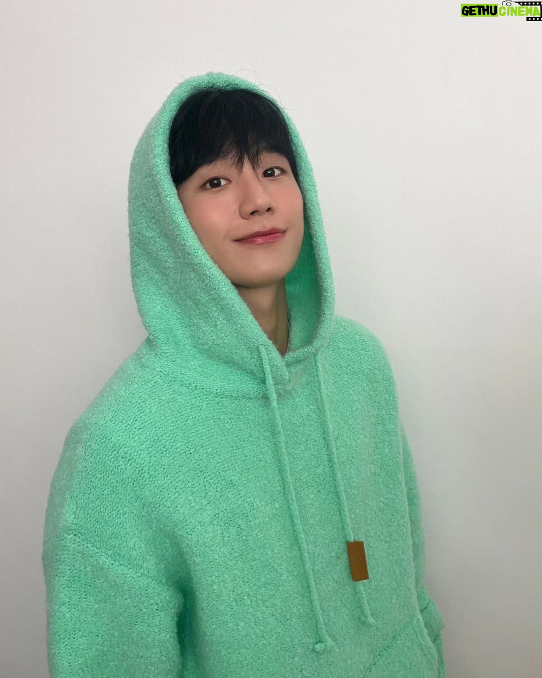 Jung Hae-in - 1.3 Million Likes - 행복한 추석 보내세요 🙂