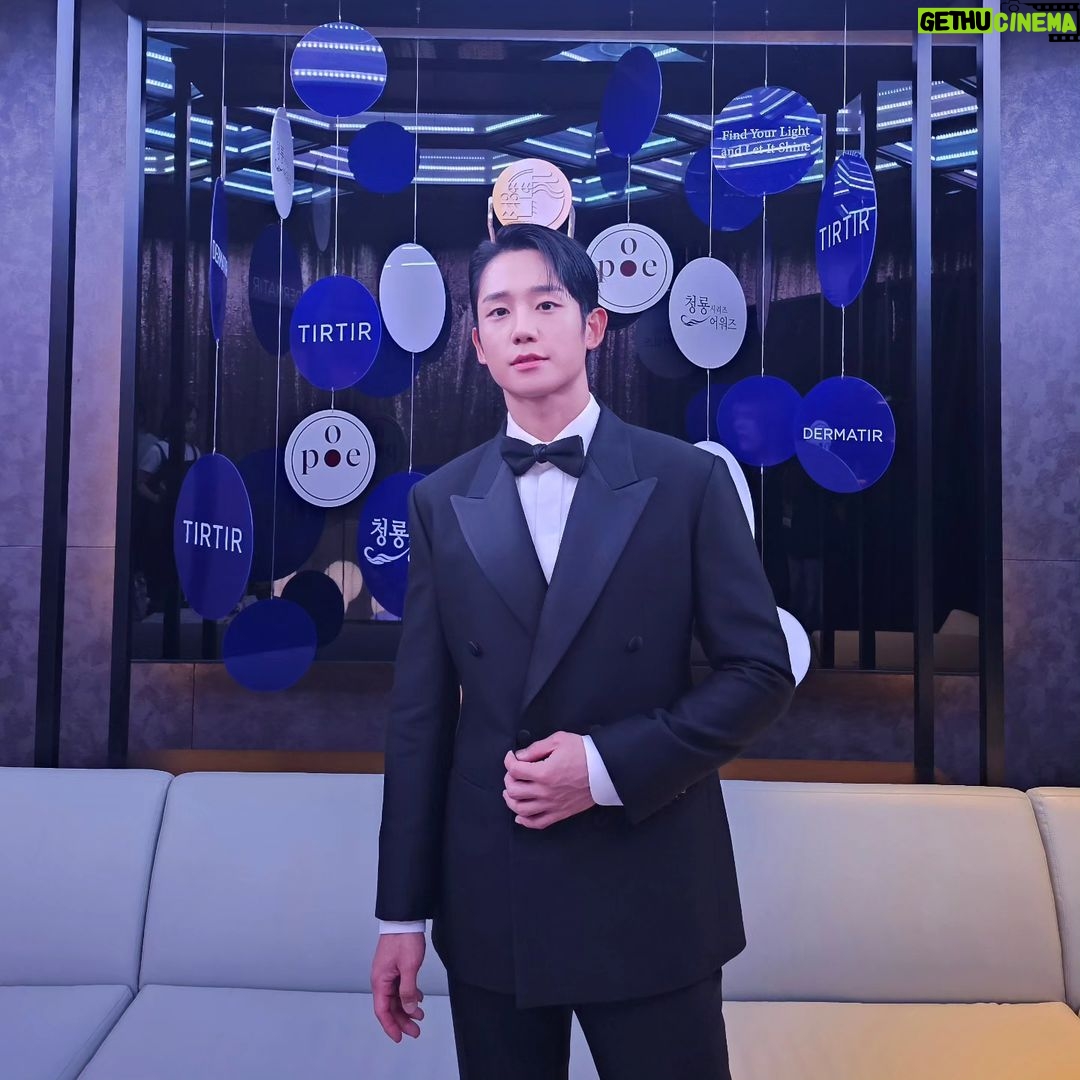Jung Hae-in Instagram - #청룡시리즈어워즈 수상하신 모든 분들 축하드립니다!