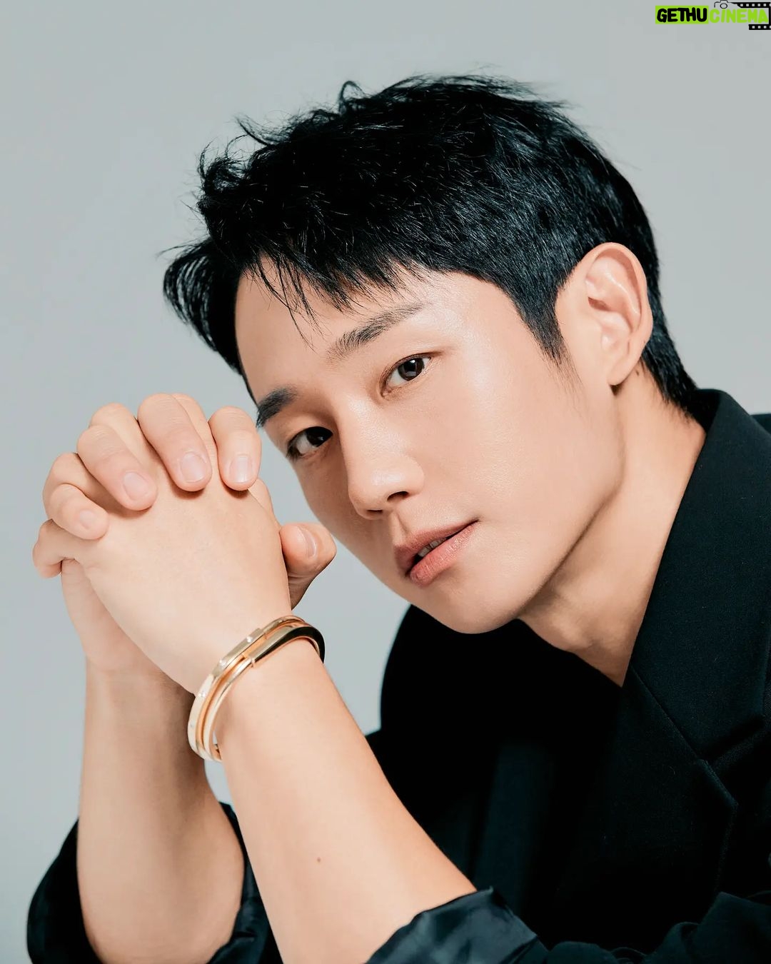 Jung Hae-in - 1.1 Million Likes - ✨️
#Tiffanypartner #Tiffanyandco #Tiffanylock
#티파니락