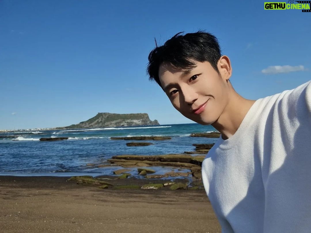 Jung Hae-in - 1.1 Million Likes - 🌤