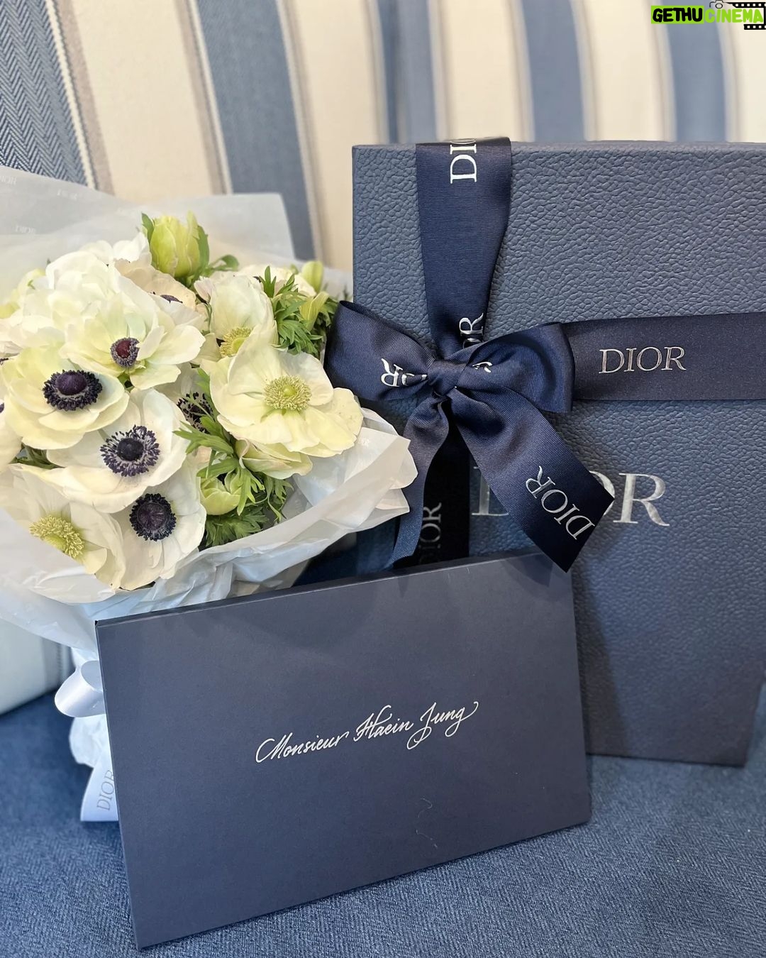 Jung Hae-in Instagram - @Dior @MrKimJones #Dior #DiorWinter23 DIOR WINTER 2023 MEN’S COLLECTION - JANUARY 20TH 3PM PARIS TIME – TO BE REVEALED ON DIOR.COM 1월 20일 금요일 한국 시간 오후 11시 파리 현지에서 열리는 킴 존스의 WINTER 2023 MEN’S 컬렉션이 DIOR.COM을 통해 공개됩니다.