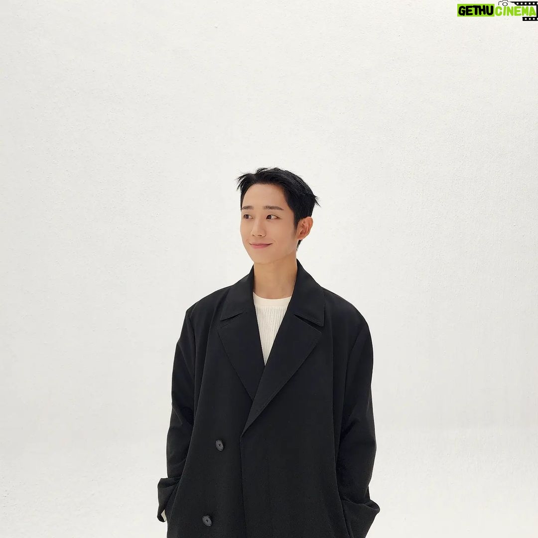 Jung Hae-in - 1.2 Million Likes - 🙂