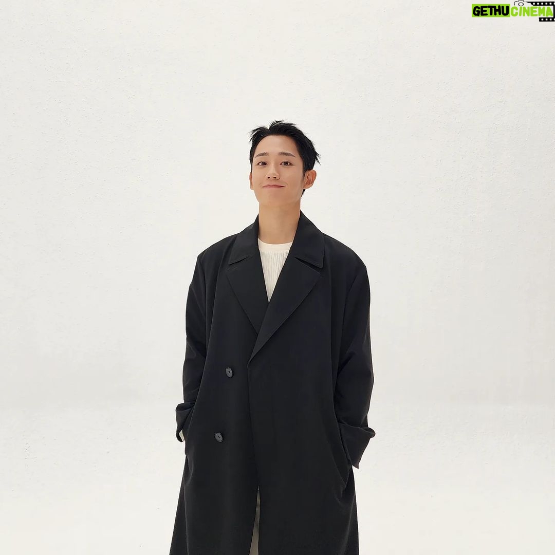 Jung Hae-in - 1.2 Million Likes - 🙂