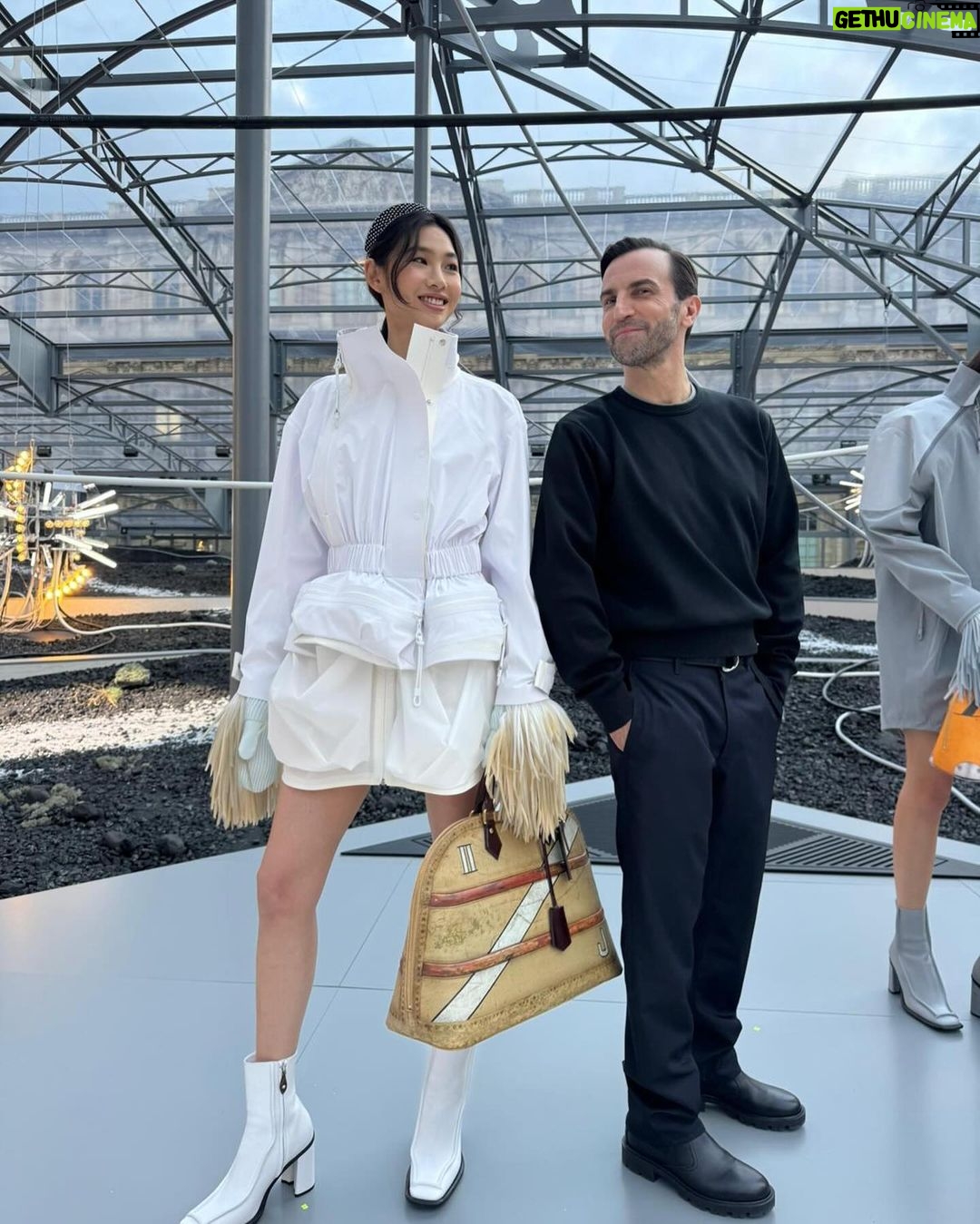 Jung Ho-yeon Instagram - My dearest friend Nicolas♥️ Congratulations on your 10th anniversary at @louisvuitton . It is a great honor to be a part of this special event. Thank you for sharing your journey with me! You’re a true inspiration not only as an artist but also as a human being. Love you forever 💕