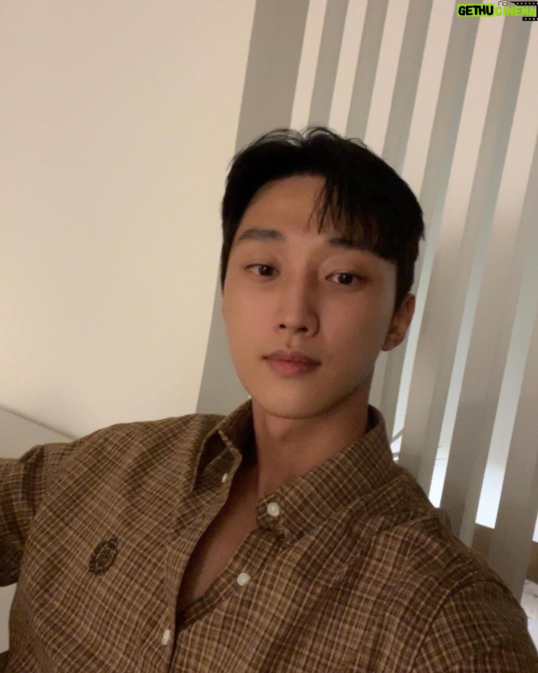 Jung Jin-young Instagram - 모두 좋은 밤 보내세요~~^^ #진영