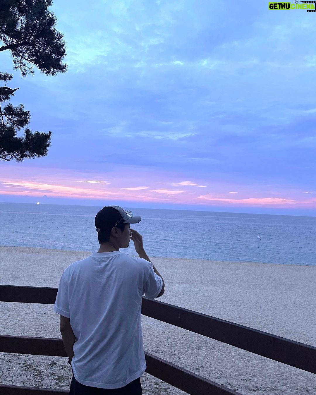 Jung Jin-young Instagram - 오랜만에 가족과 함께 바다 #진영