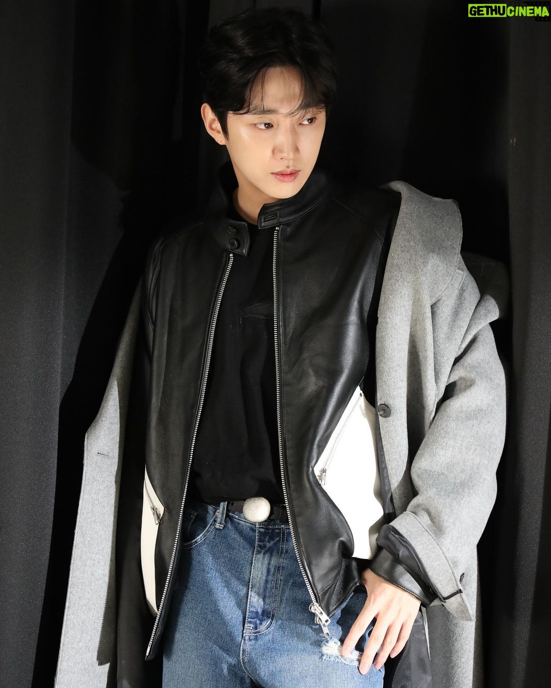 Jung Jin-young - 267.8K Likes - 내일 만나요 여러분 ! 조심히 오세요^^!
#진영