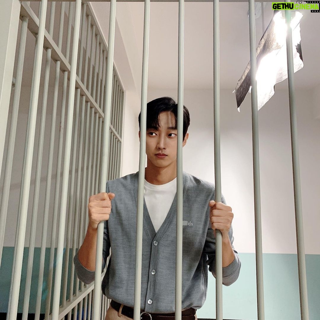 Jung Jin-young - 290K Likes - 갇혔어요🥲
#진영