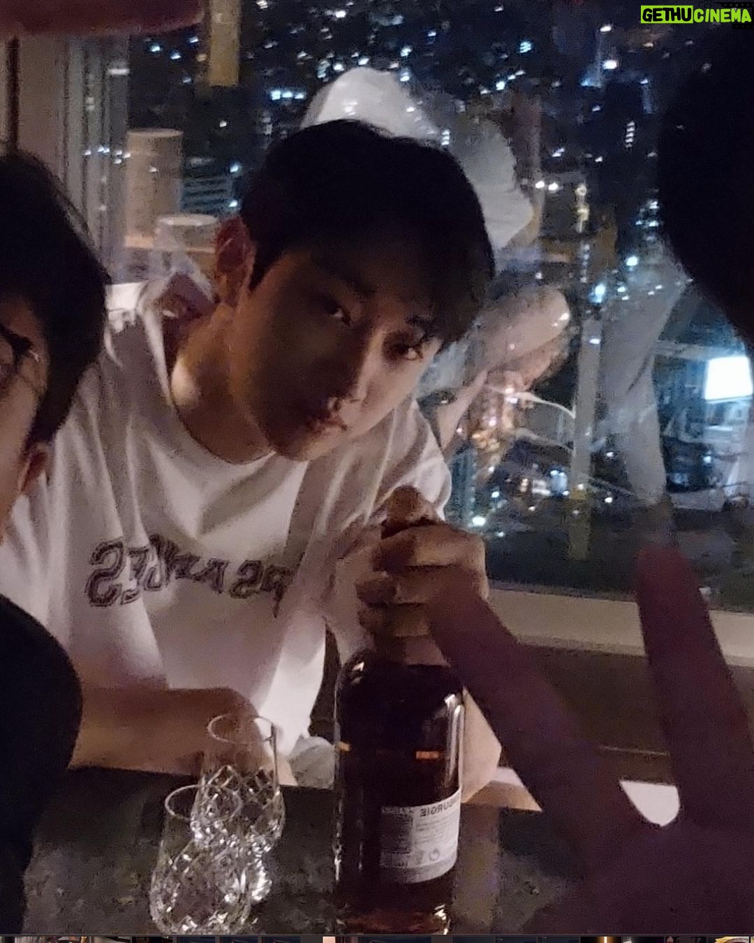 Jung Jin-young - 302K Likes - 도쿄의 밤 확대샷👍🏻