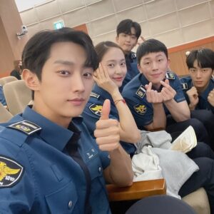 Jung Jin-young Instagram - 경찰수업 촬영 중간에!
#경찰수업 #진영 #정수정 #이달 #유영재 #추영우