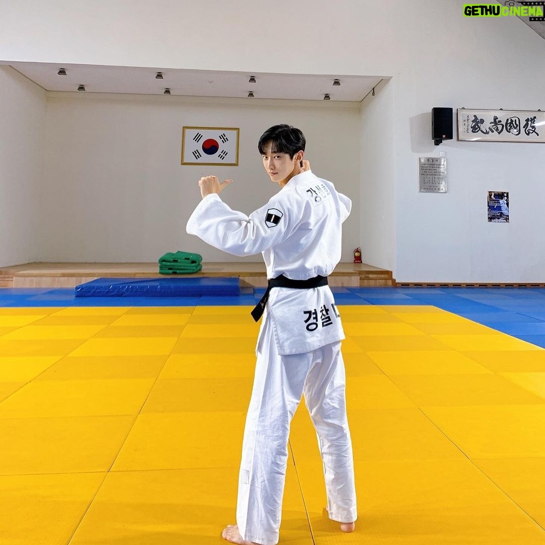 Jung Jin-young - 292.7K Likes - 유도부 들어올래!?
ㅋㅋ 오늘도 pm9:30 kbs2 경찰수업
본방사수
#진영 #경찰수업