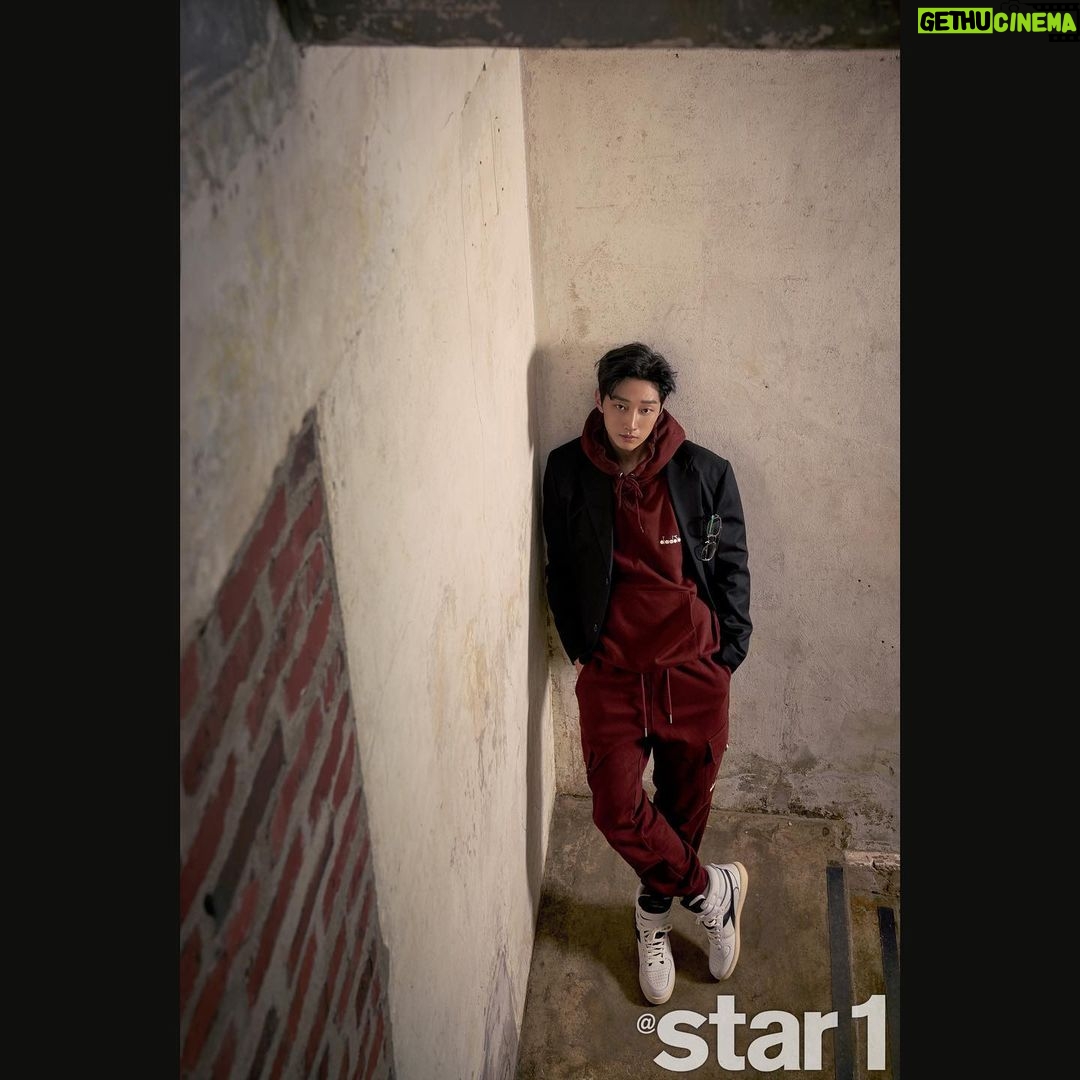 Jung Jin-young Instagram - 오늘도 경찰수업 본방사수🔥 #디아도라 #diadora @diadora_korea