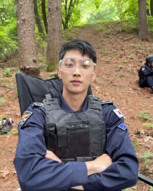 Jung Jin-young Instagram - 잠시후 9:30 분 kbs2 에서 경찰수업이 방송됩니다! D-day 많이 사랑해주세요
#경찰수업 #진영