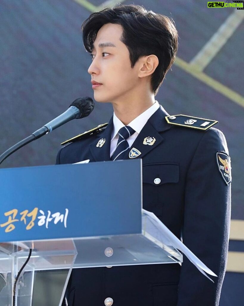 Jung Jin-young Instagram - 제76주년 경찰의 날 사회를 맡게 되어 정말 영광이었습니다 #진영 #경찰의날
