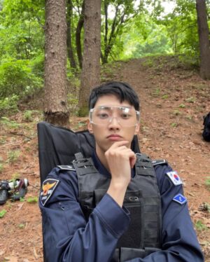 Jung Jin-young Instagram - 잠시후 9:30 분 kbs2 에서 경찰수업이 방송됩니다! D-day 많이 사랑해주세요
#경찰수업 #진영