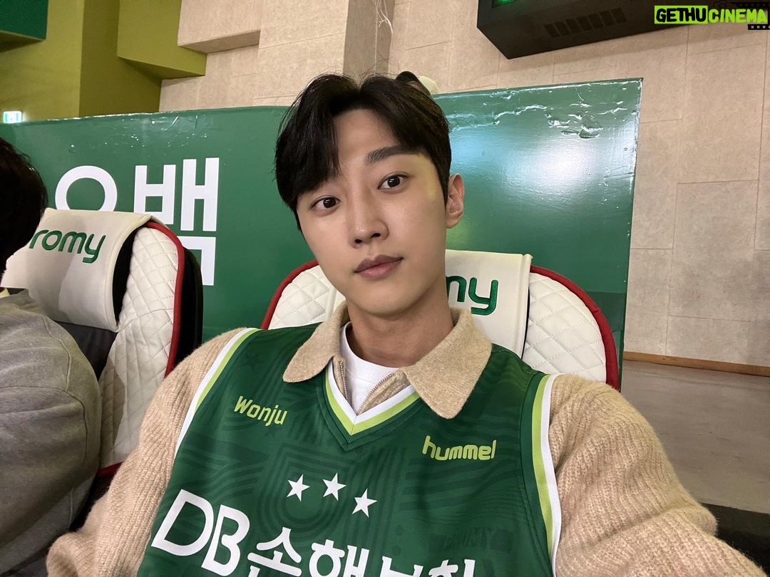 Jung Jin-young Instagram - 승리요정 왔다 갑니다💚 #db프로미 #db손해보험 #진영