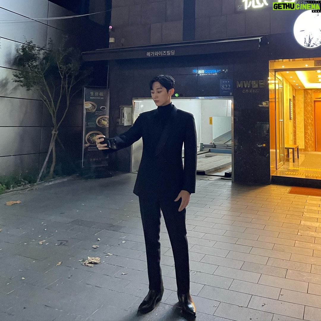 Jung Jin-young Instagram - 셀카는 올릴 수 없었다고 한다…