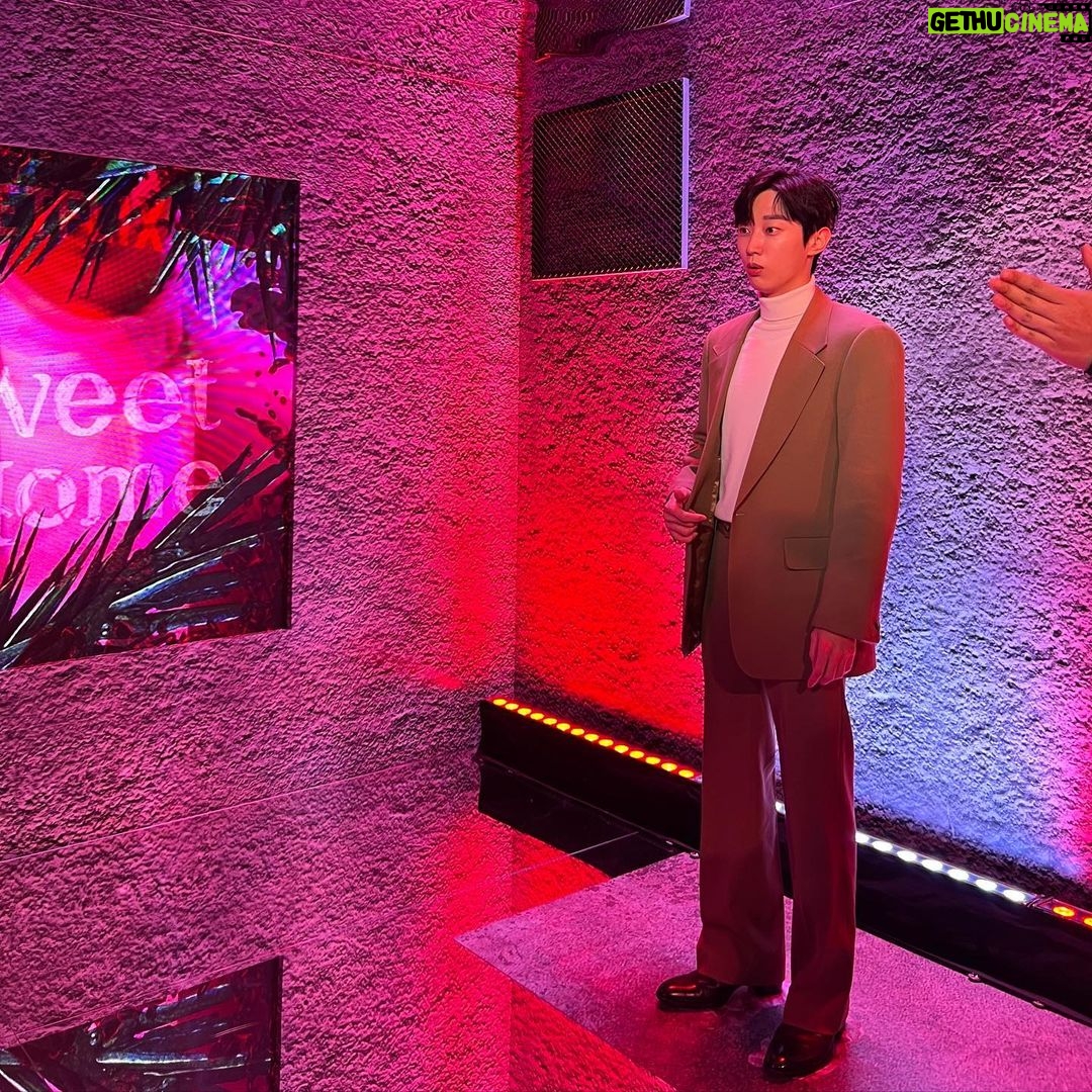 Jung Jin-young Instagram - 잠시후 팬 이벤트에서 봬요~~! #진영 #스위트홈2 #sweethome2