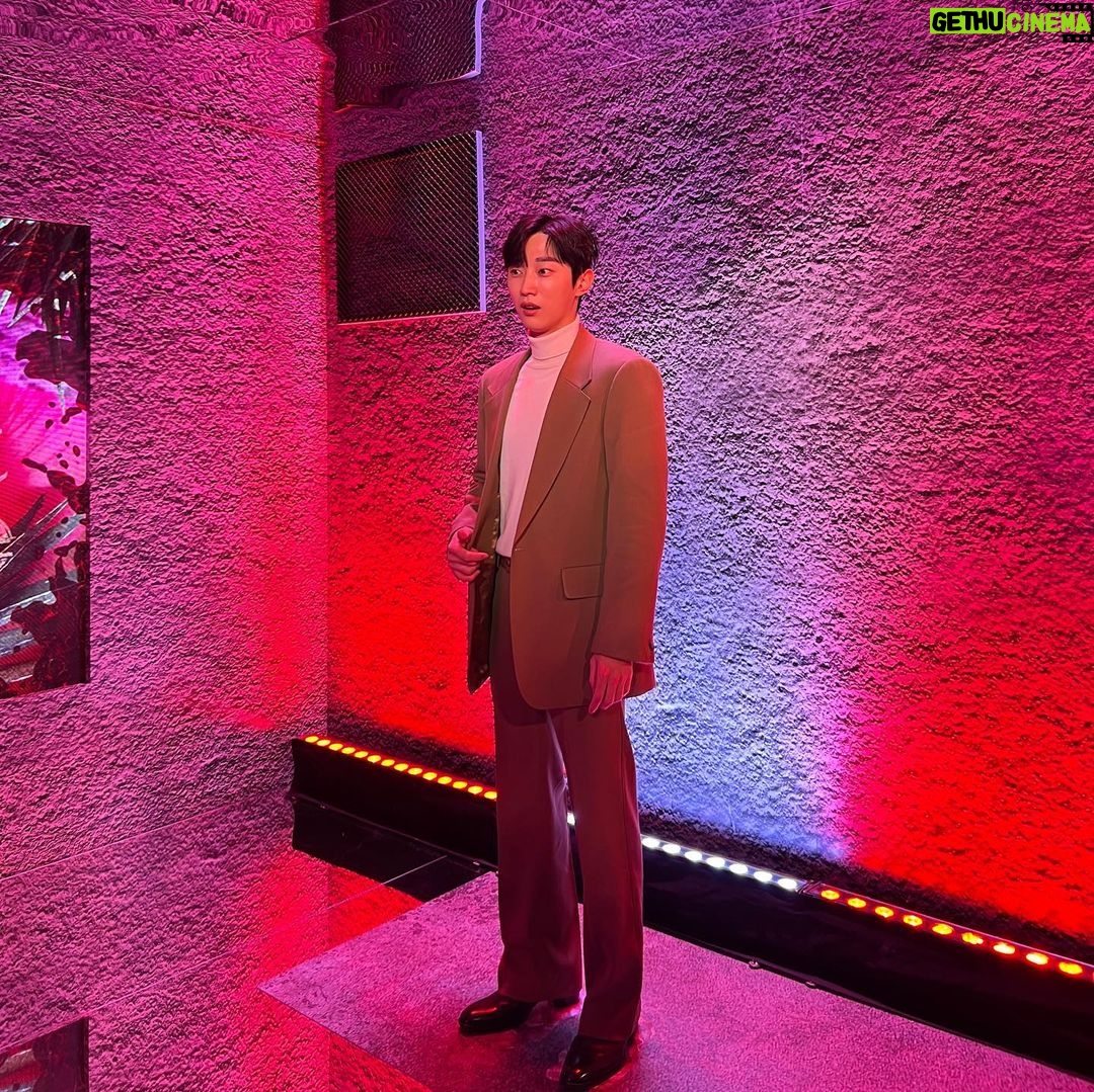 Jung Jin-young Instagram - 잠시후 팬 이벤트에서 봬요~~! #진영 #스위트홈2 #sweethome2