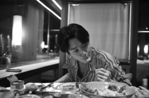 Jung Kyung-ho Instagram - ⭐️☺️🙏🫰🏻👀
