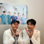 Jung Kyung-ho Instagram - #슬기로운의사생활 #잊지말자블루레이 #잊지말자슬의생 _ 잠시 후 9시 라이브❤️🫰🏻