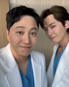 Jung Kyung-ho Instagram - #슬기로운의사생활 #미도와파라솔 #곰팅이 🤗☺️🤗