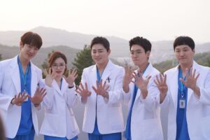 Jung Kyung-ho Instagram - 오늘밤 9시 🤗🤗🤗
#슬기로운의사생활시즌2 
#슬의뚜 👏🏻👏🏻👏🏻