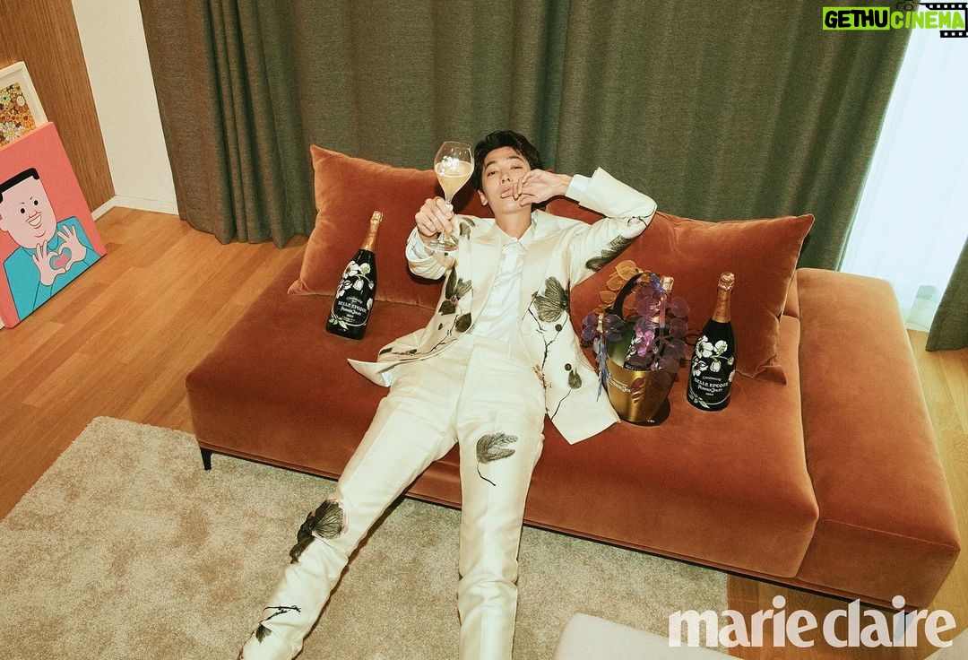 Jung Kyung-ho Instagram - @perrierjouet #페리에주에 #페리에주에벨에포크 #스타샴페인 🤗🤗🤗