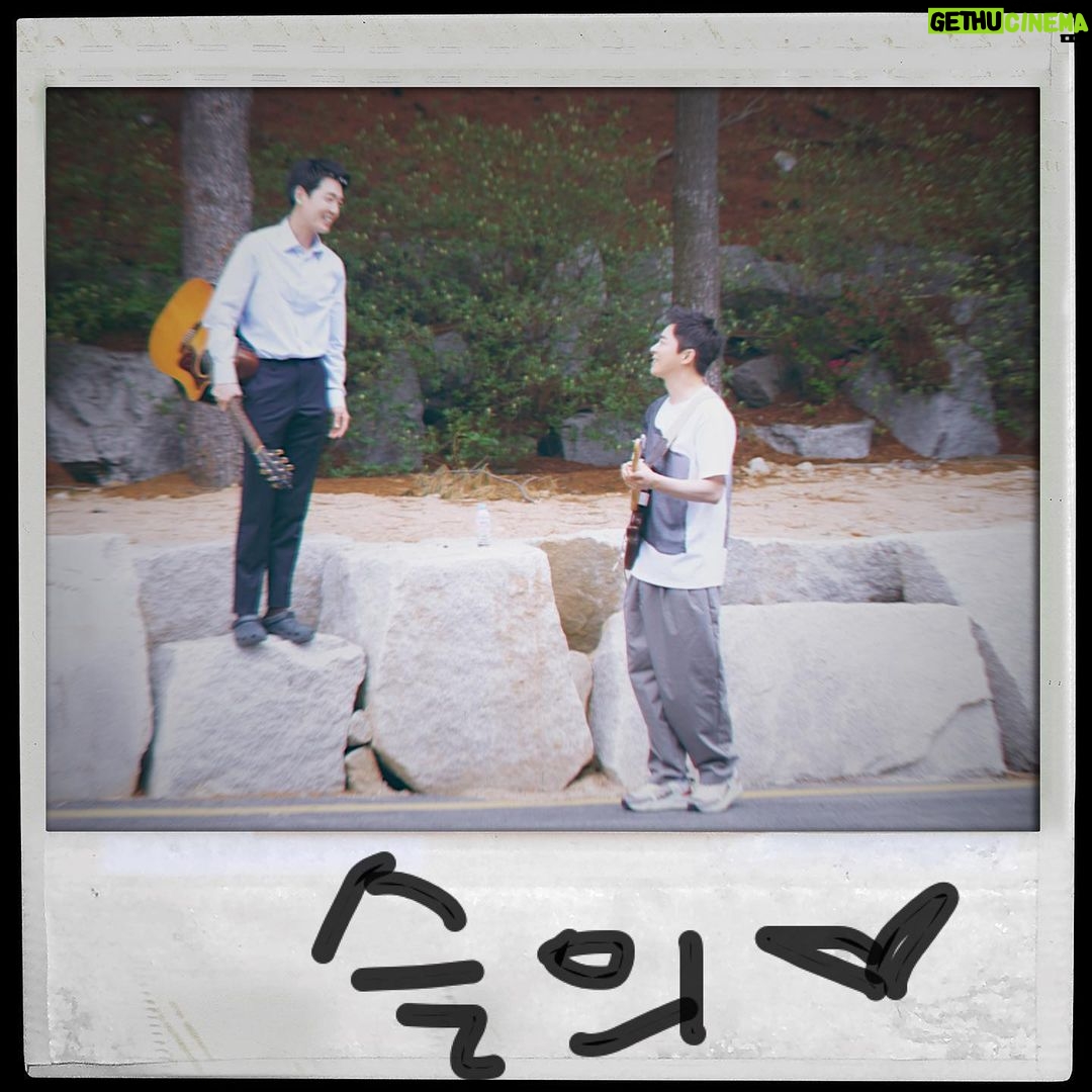 Jung Kyung-ho Instagram - 내친구 익준이....❤️ #슬기로운의사생활 #슬의 오늘밤 8:55분 🤗🤗🤗