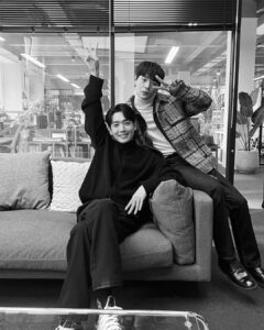 Jung Kyung-ho Instagram - 3년동안 열심히한 ‘경험’을 잊지마세요 분명히 다를겁니다 수험생 여러분 화이팅팅팅🫰🏻👍🏻👍🏻👍🏻#일캔들⭐️ #일타스캔들