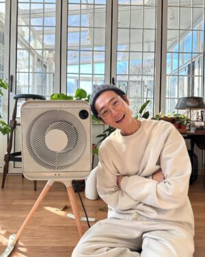 Jung Kyung-ho Instagram - 따듯한 겨울 나기☃️ @shinil.official ❄️