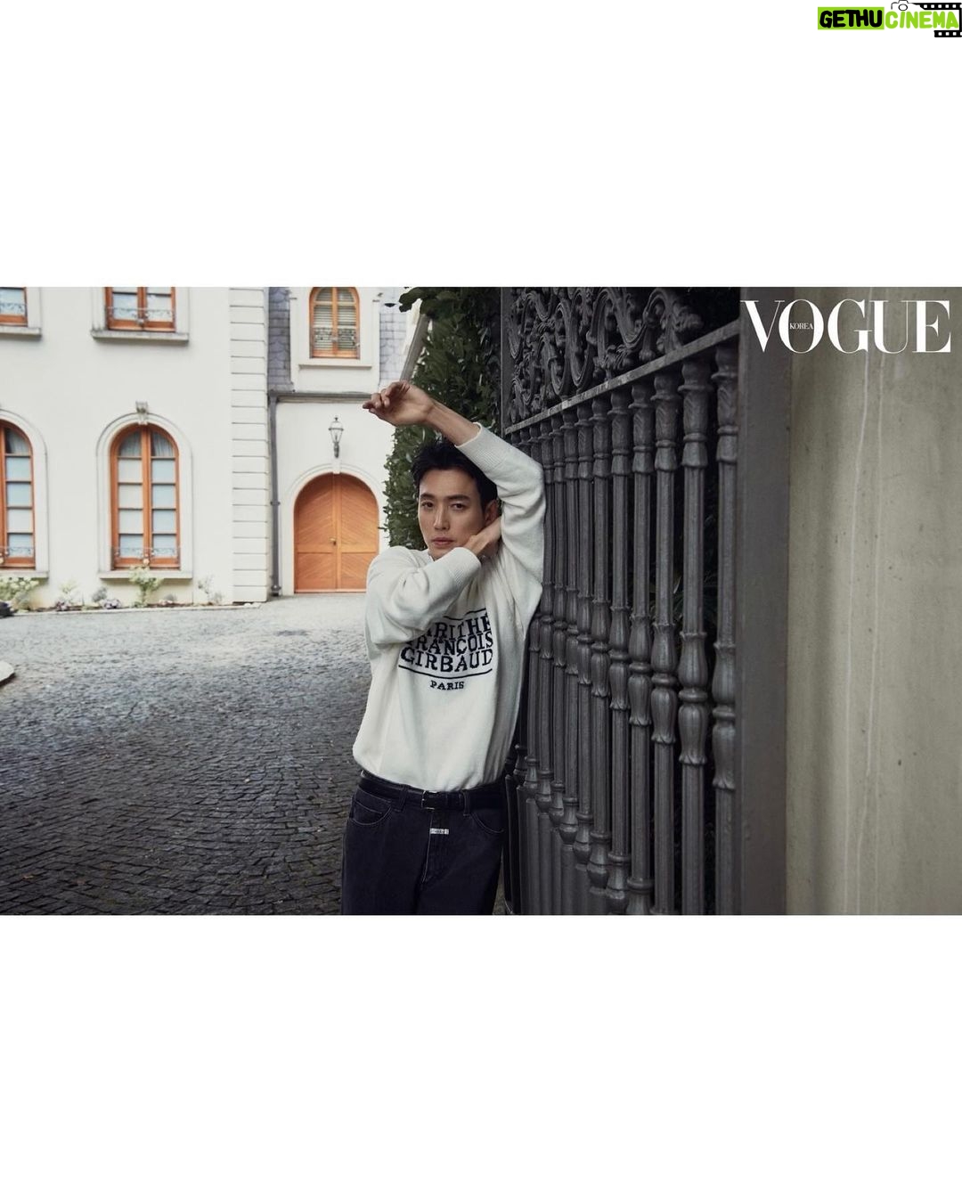 Jung Kyung-ho Instagram - 🤫🤔🙏👍🏻 @marithe_kr @voguekorea @ahnjooyoung_ @editork79